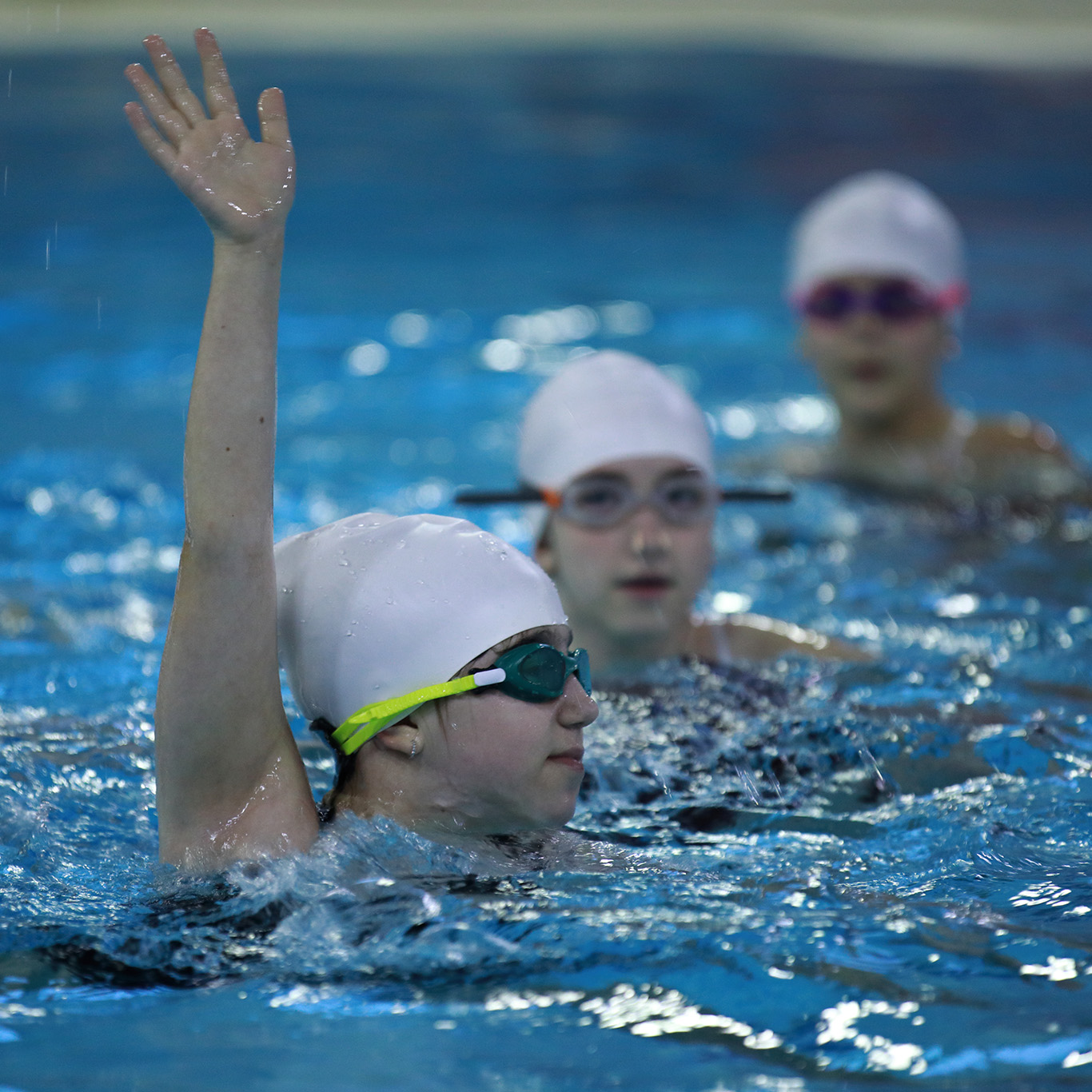 teen-novice-swimmers
